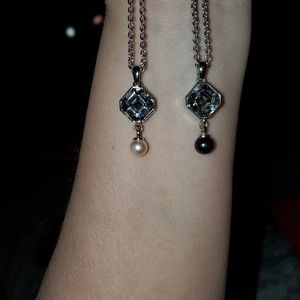 Two Vantal Pearls Spotlight Necklaces